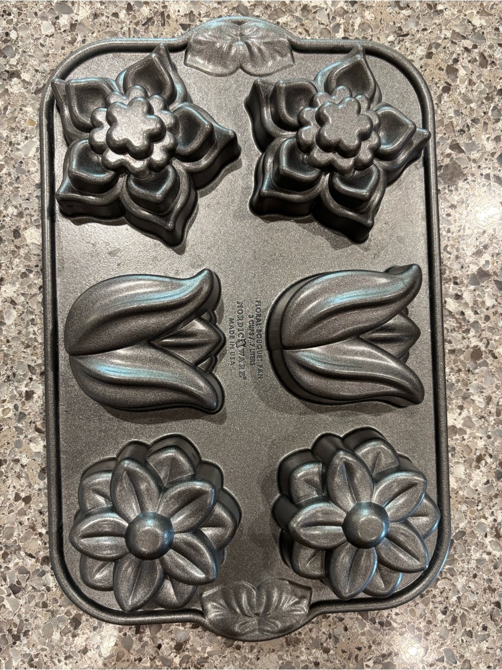 Nordic Ware Floral Bouquet Pan Floral & Tulip Nonstick Baking Pan - Gray
